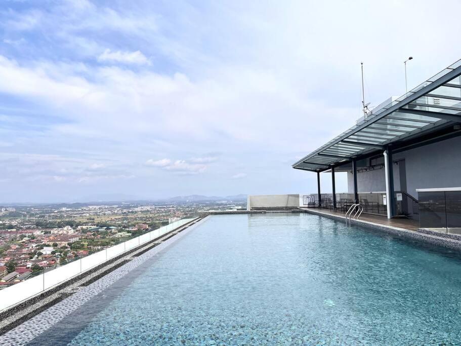 Ins @ The Quartz Residence-infinity Pool * Malacca